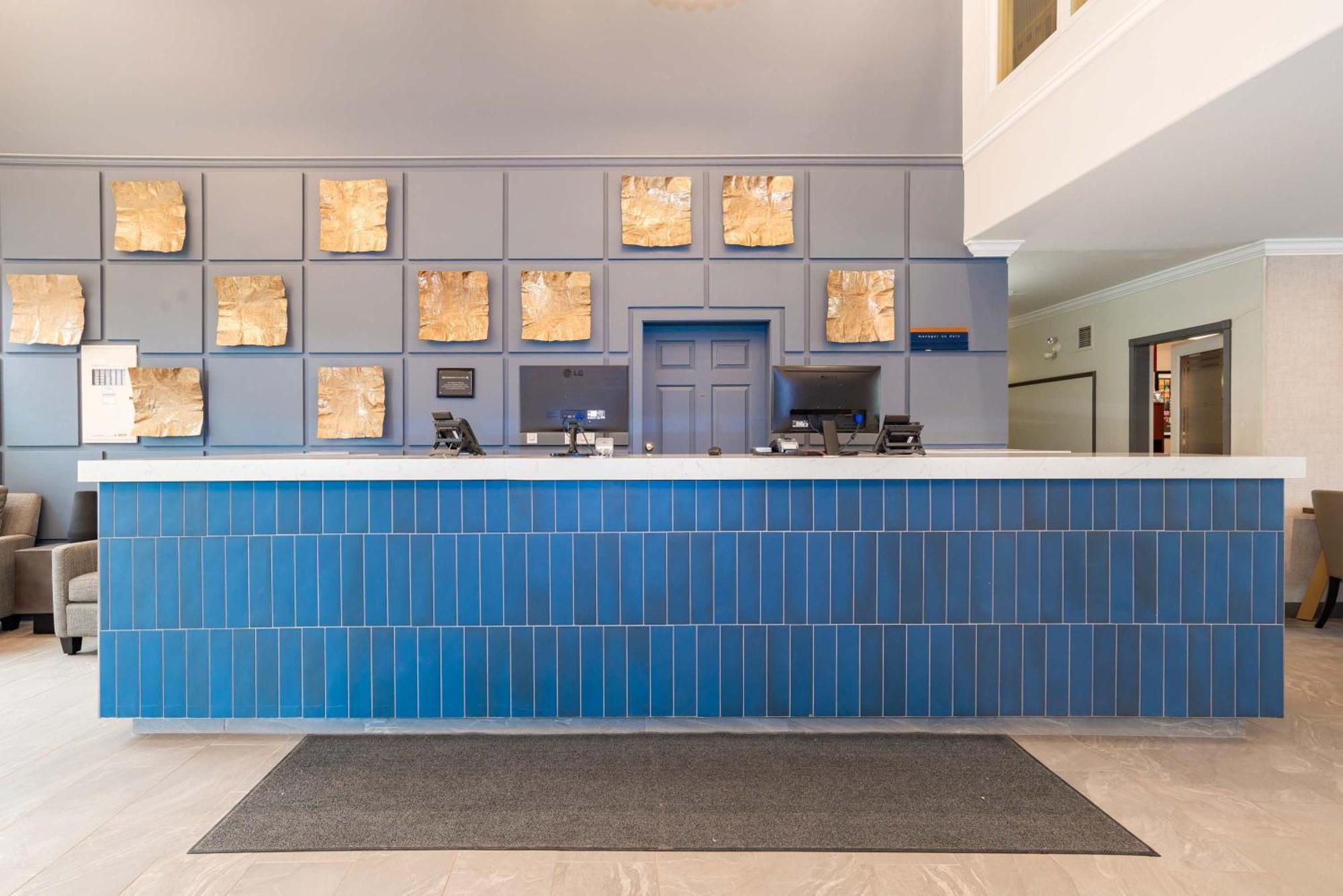 Sandman Hotel Quesnel Exterior photo