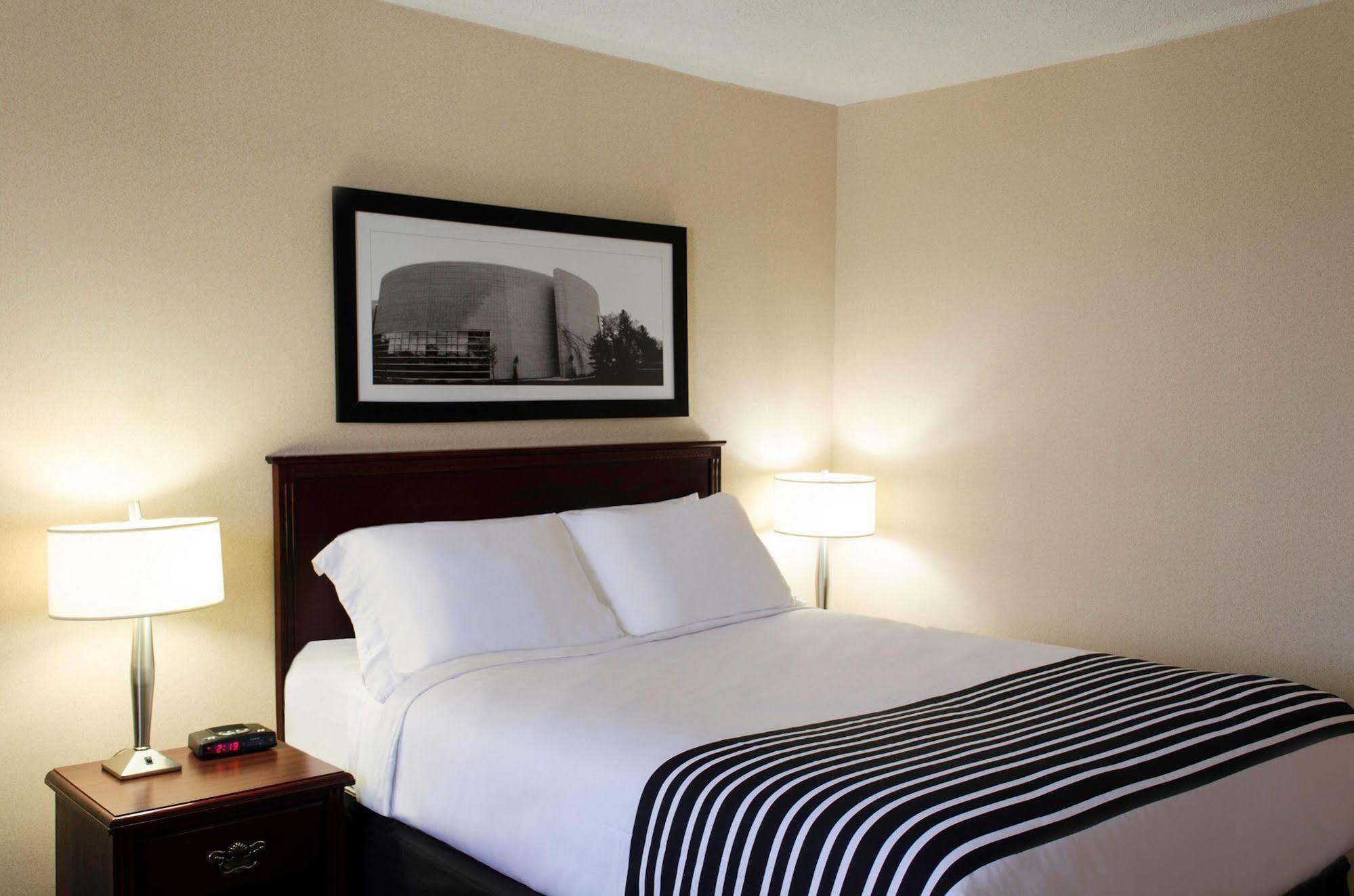 Sandman Hotel Quesnel Exterior photo